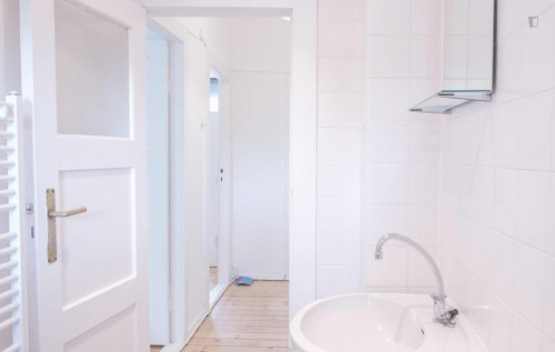 Spacious single bedroom with balcony in nice area