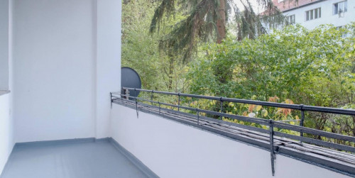 Spacious single bedroom with balcony in nice area - Gallery - 12