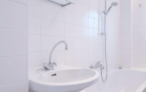 Spacious single bedroom with balcony in nice area