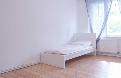Spacious single bedroom with balcony in nice area - Gallery - 14
