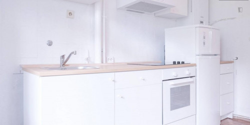 Spacious single bedroom with balcony in nice area - Gallery - 7
