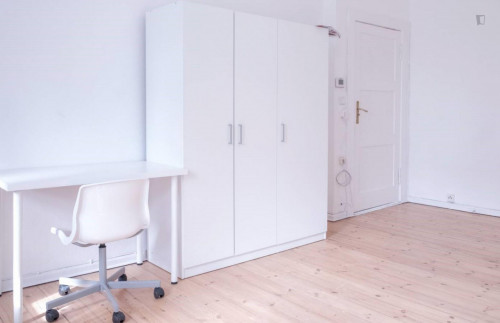 Spacious single bedroom with balcony in nice area - Gallery - 15