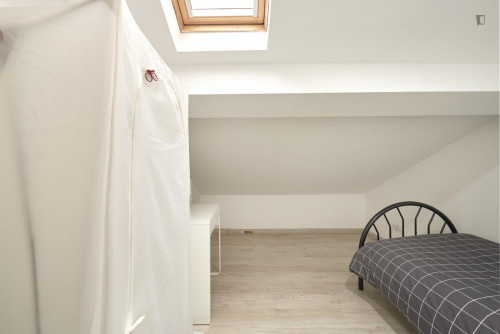 Pleasant single bedroom in Amadora