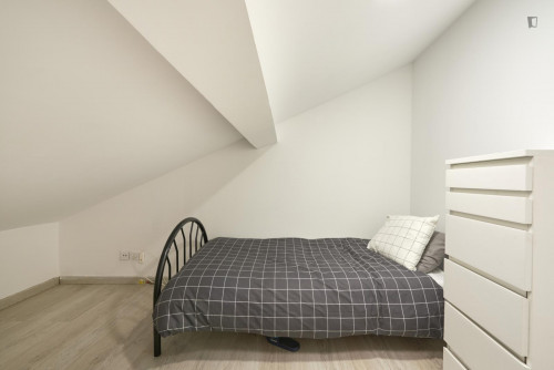 Pleasant single bedroom in Amadora