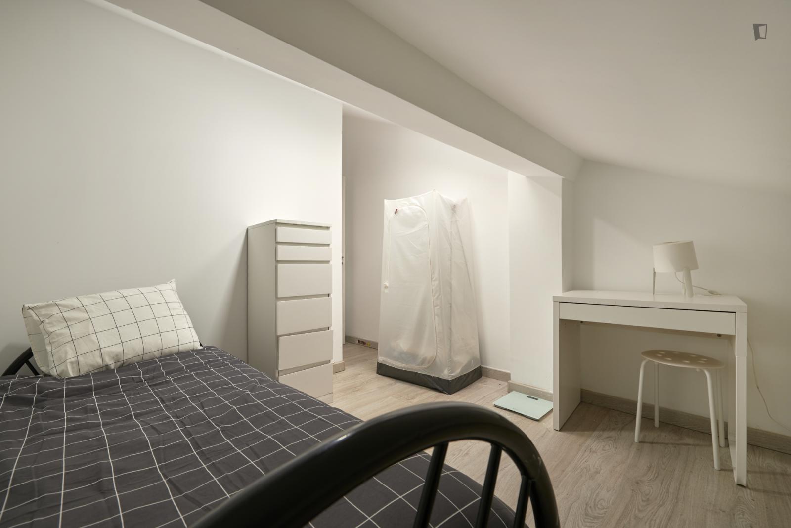 Pleasant Single Bedroom In Amadora - 1