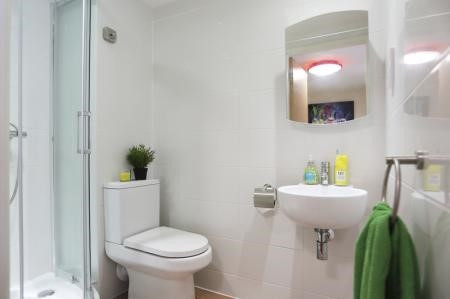  Classic En-Suite Ground Floor, Kentish House  -  Canterbury Student Village  - Gallery -  10