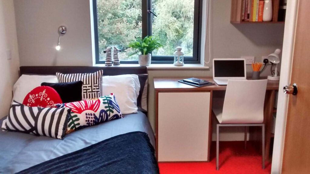  Deluxe En-Suite Kentish House  -  Canterbury Student Village  - Gallery -  11