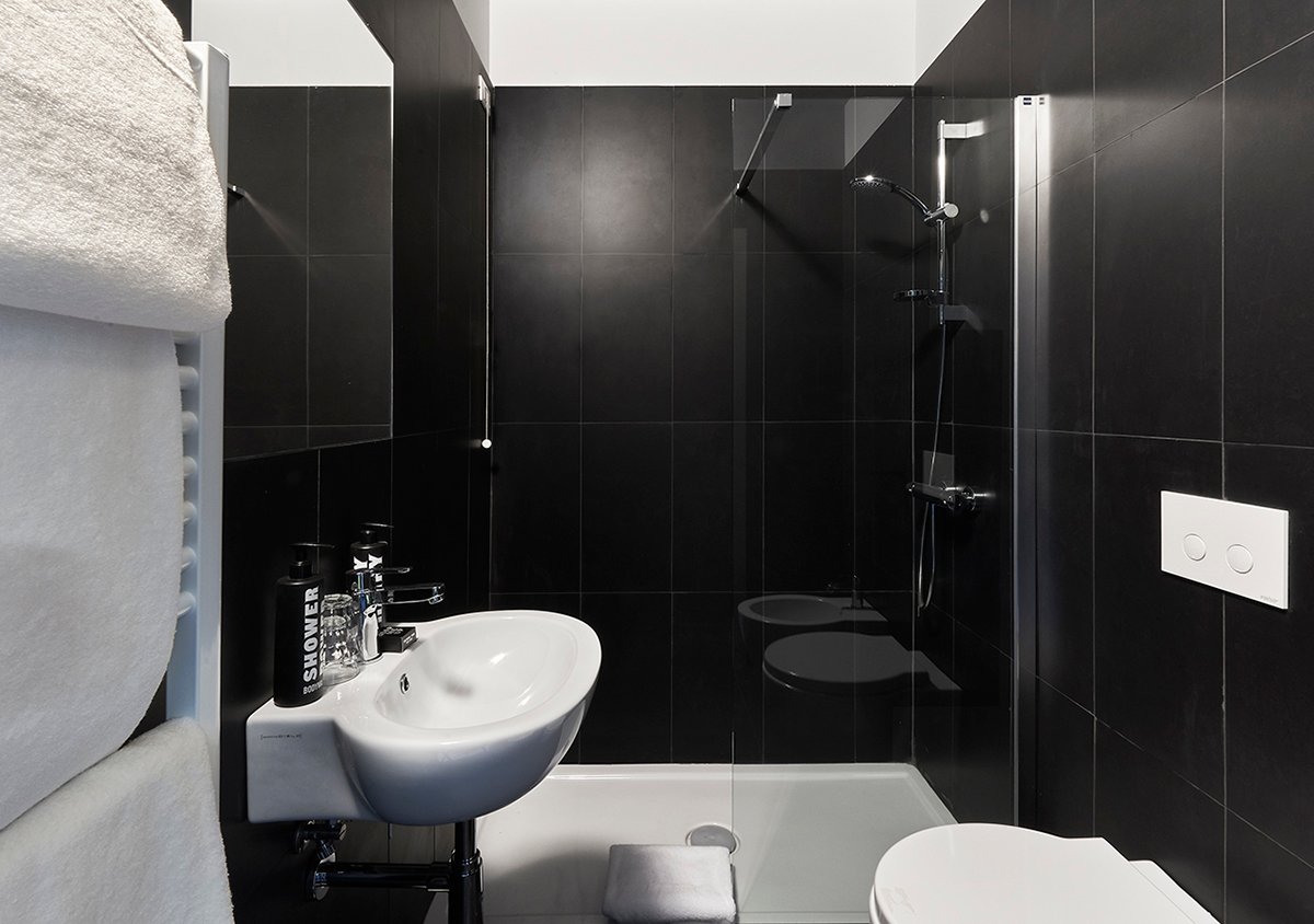  Standard Queen Interior View  -  The Social Hub Madrid  - Gallery -  2
