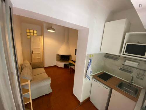 Very nice studio with a back patio, in Entre Campos