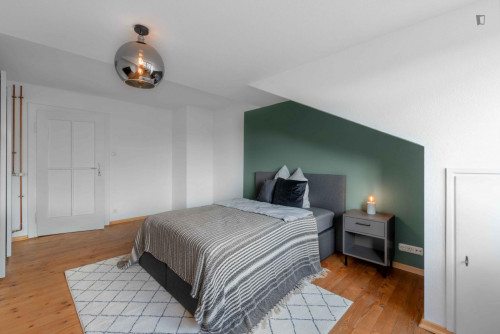 Spacious double bedroom in Ludwigsvorstadt-Isarvorstadt
