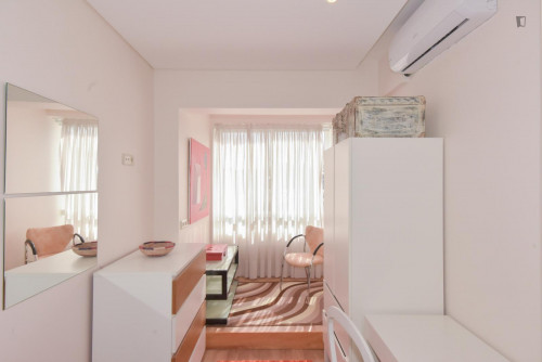 Nice single bedroom in a 4-bedroom apartment