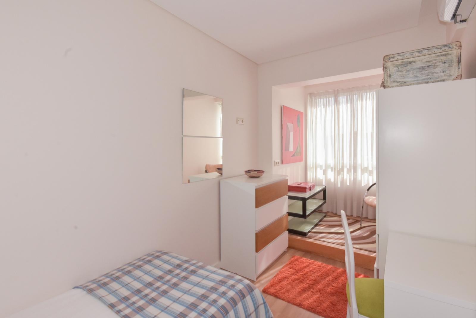 Nice Single Bedroom In A 4-Bedroom Apartment - 1