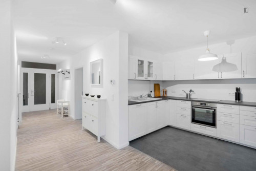 Single bedroom with TV in a 5-bedroom apartment