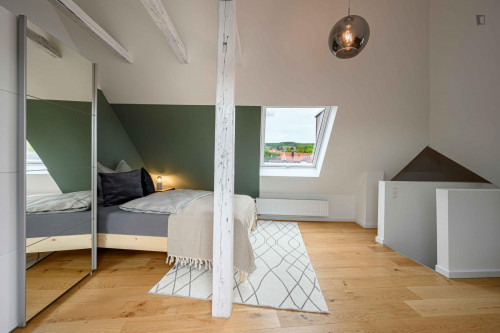 Inviting double bedroom in a 4-bedroom apartment in Untertürkheim