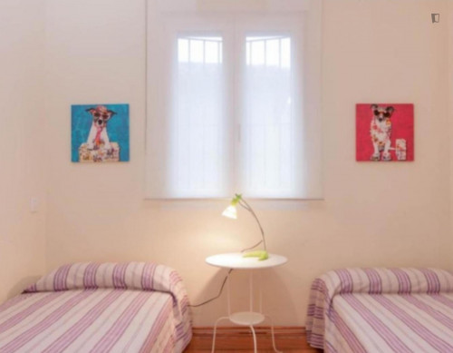 Beautiful 2-bedroom apartment close to the Santander train station