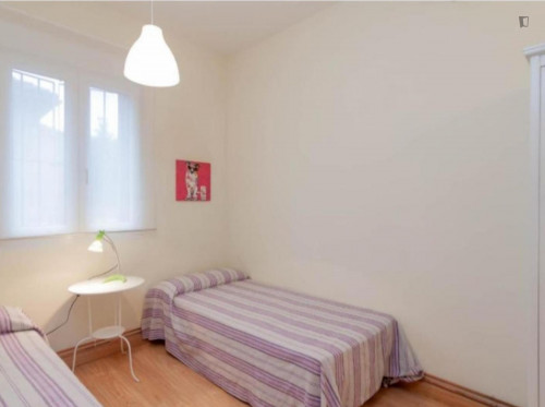Beautiful 2-bedroom apartment close to the Santander train station