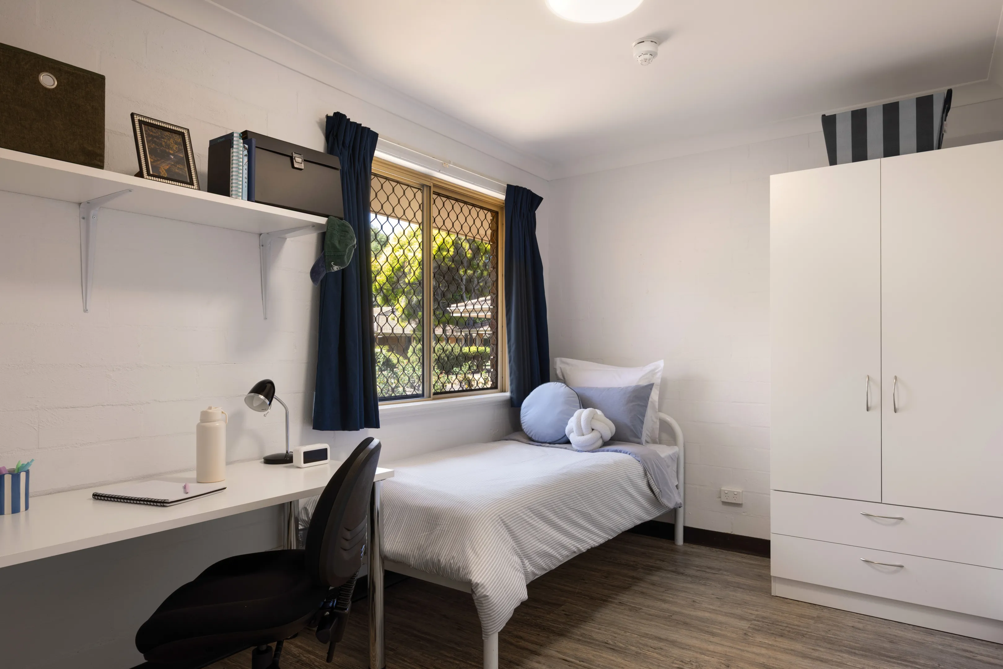  Refreshed 8 Bedroom Apartment  -  UniLodge @ Curtin - Vickery House  - Gallery -  1