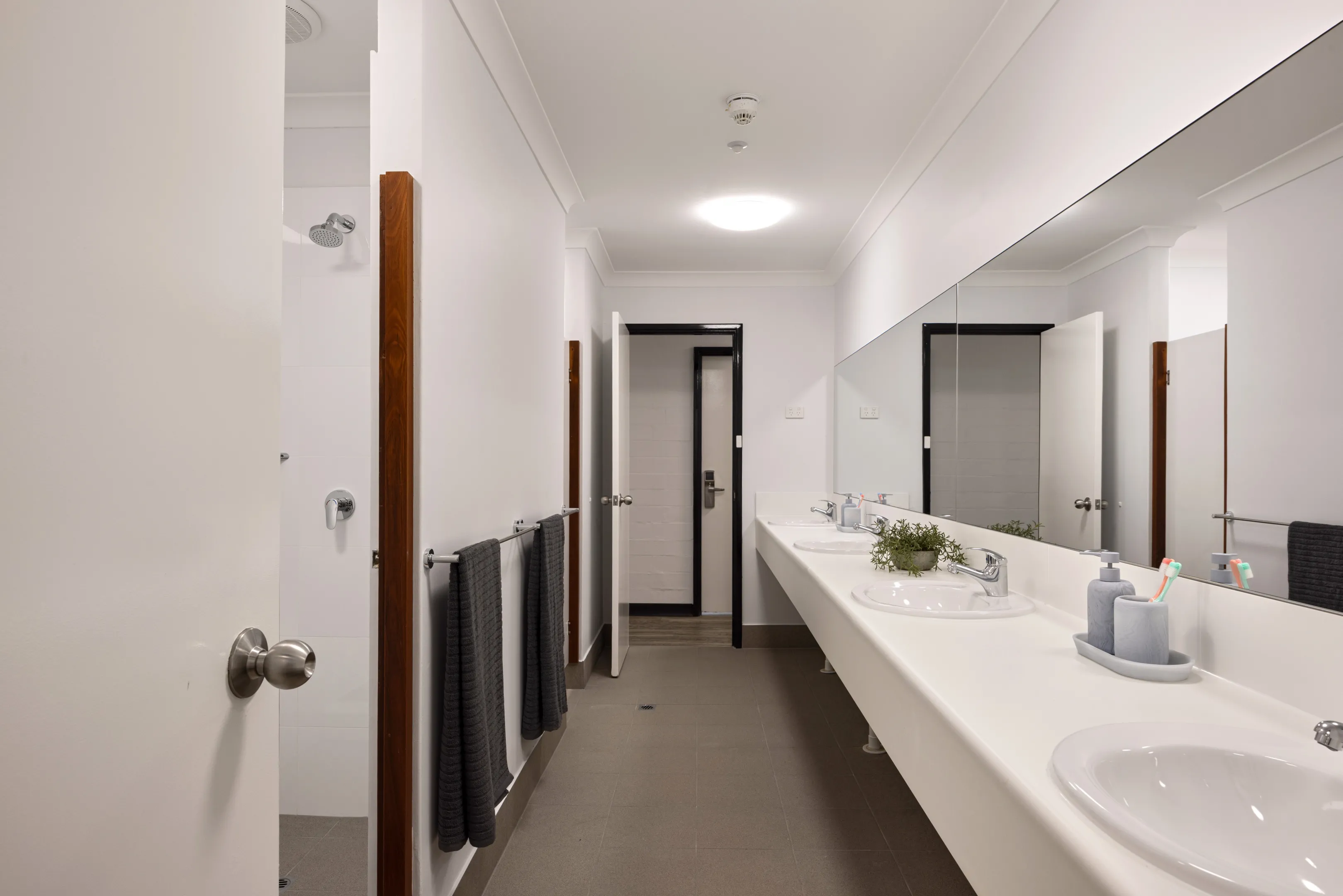  Refreshed 8 Bedroom Apartment  -  UniLodge @ Curtin - Vickery House  - Gallery -  7