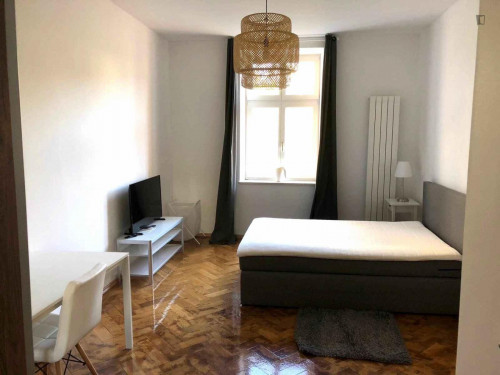 Welcoming single bedroom close to Fraunhoferstraße metro station