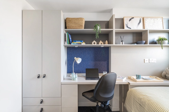  Silver En-Suite  -  Canvas City Point  - Gallery -  5