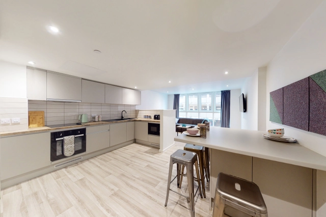  Silver En-Suite  -  Canvas City Point  - Gallery -  4