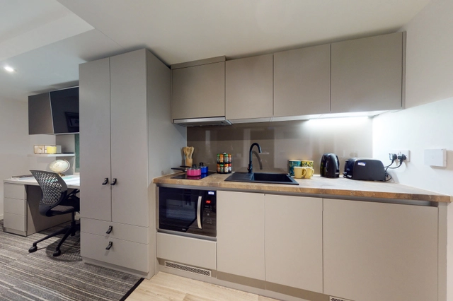 Silver Studio - Canvas City Point - Gallery - 4