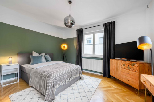 Cozy double bedroom in Gablenberg