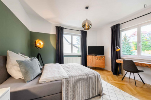 Cozy double bedroom in Gablenberg