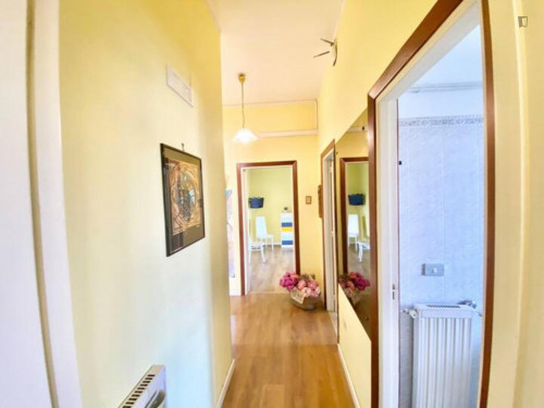 Appartamento soleggiato con ampia terrazza, giardino e parcheggio - Gallery - 10