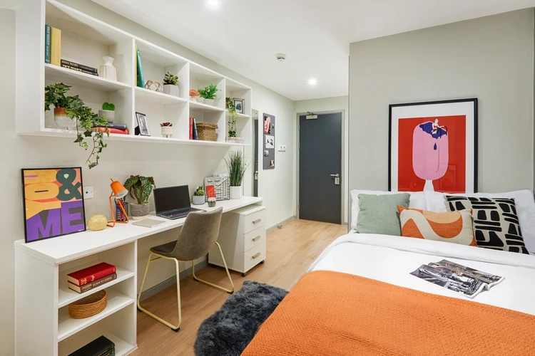  Large High Double En-Suite  -  Unite Students Battery Park  - Gallery -  2