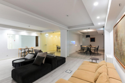 Studio in a residence near Jardim do Campo Pequeno - Gallery - 25