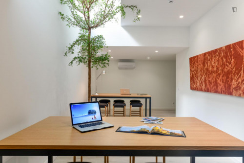 Studio in a residence near Jardim do Campo Pequeno - Gallery - 23