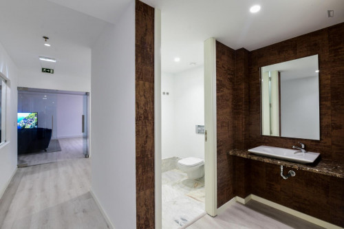 Studio in a residence near Jardim do Campo Pequeno - Gallery - 20
