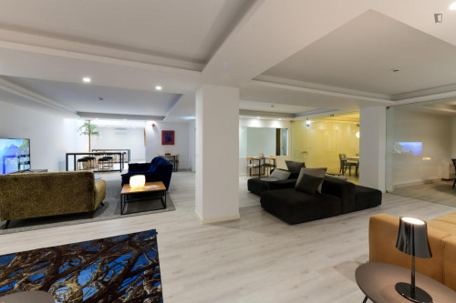 Studio in a residence near Jardim do Campo Pequeno - Gallery - 21