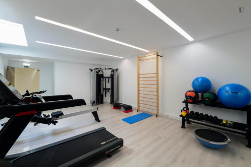 Studio in a residence near Jardim do Campo Pequeno - Gallery - 32