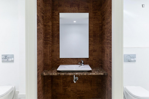 Studio in a residence near Jardim do Campo Pequeno - Gallery - 12