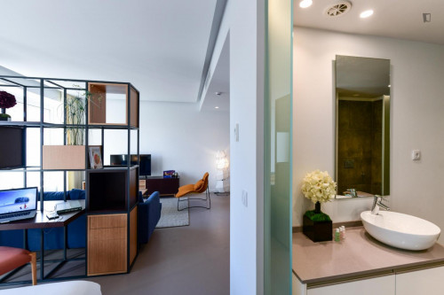 Studio in a residence near Jardim do Campo Pequeno - Gallery - 10