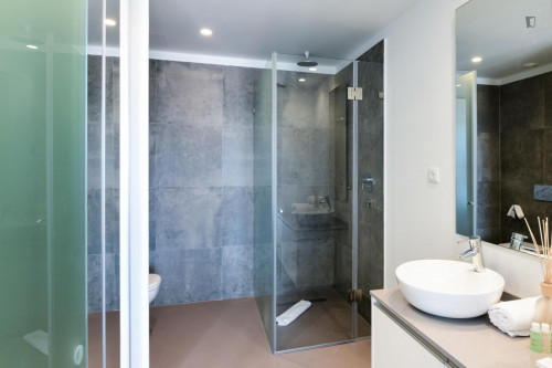 Studio in a residence near Jardim do Campo Pequeno - Gallery - 6