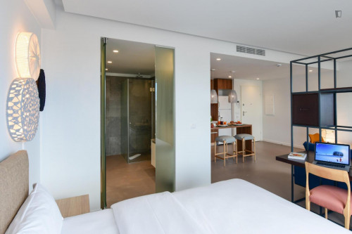 Studio in a residence near Jardim do Campo Pequeno - Gallery - 8