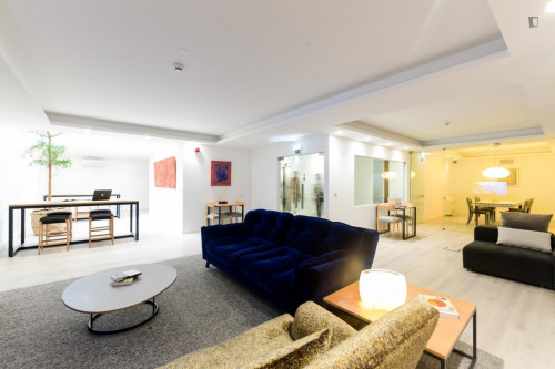 Studio in a residence near Jardim do Campo Pequeno - Gallery - 26