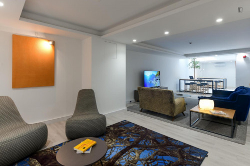 Studio in a residence near Jardim do Campo Pequeno - Gallery - 24