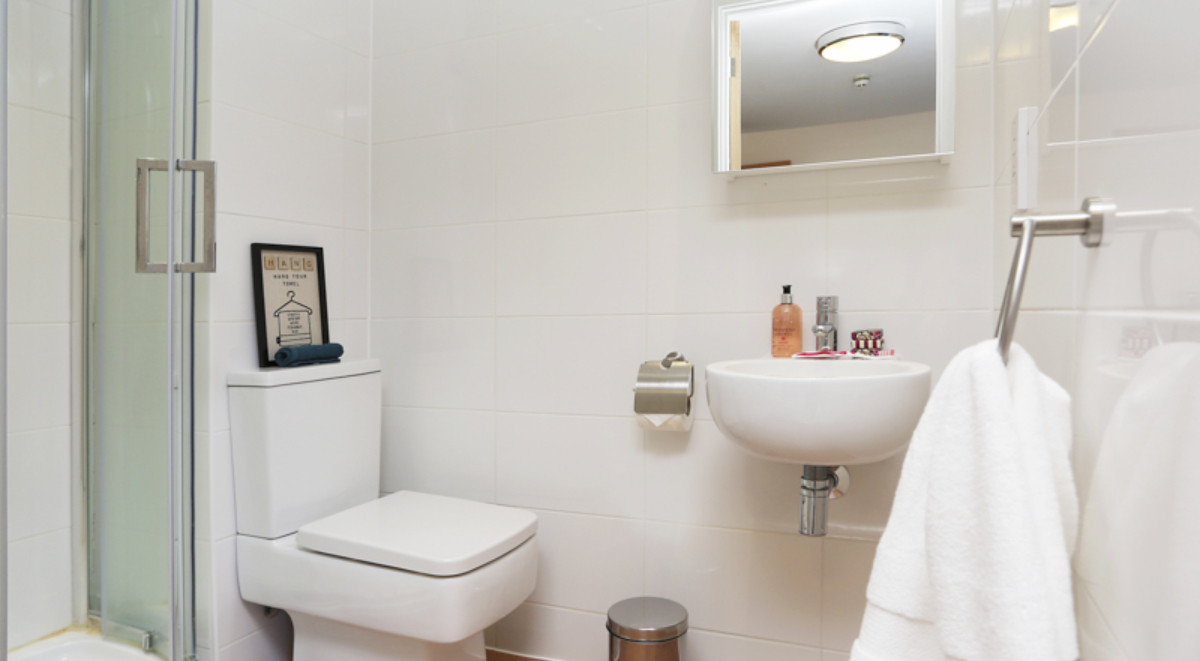  Classic En-Suite Ground Floor - Behn Hall  -  Canterbury Student Village  - Gallery -  2