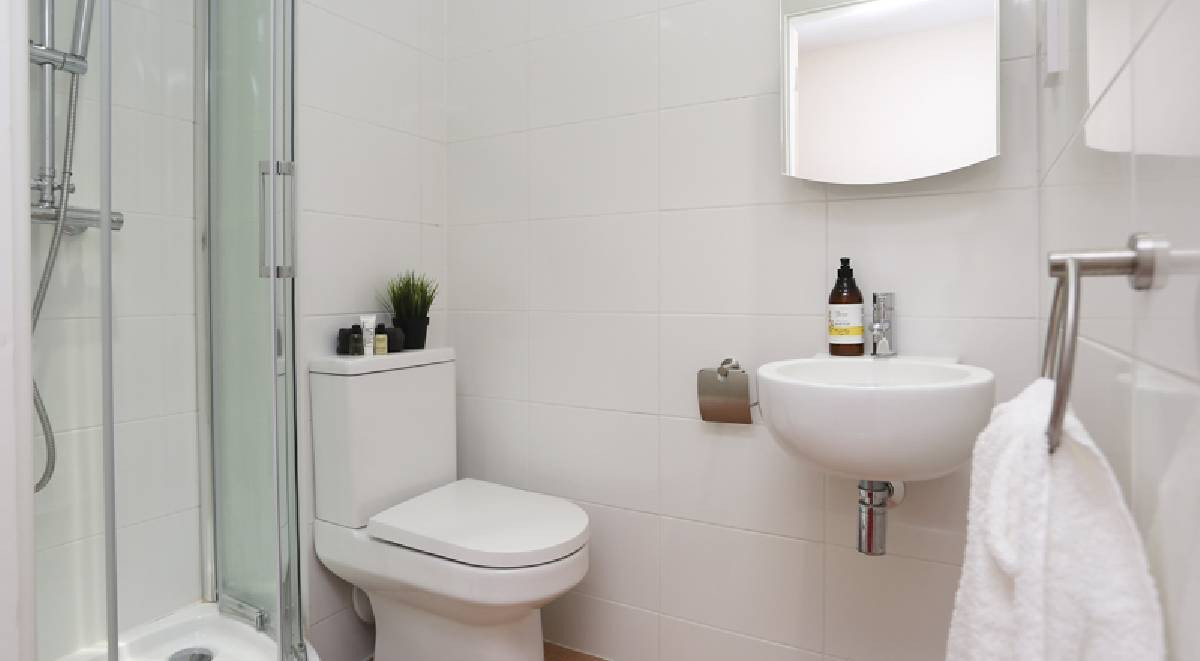  Classic En-Suite - Kentish House  -  Canterbury Student Village  - Gallery -  4