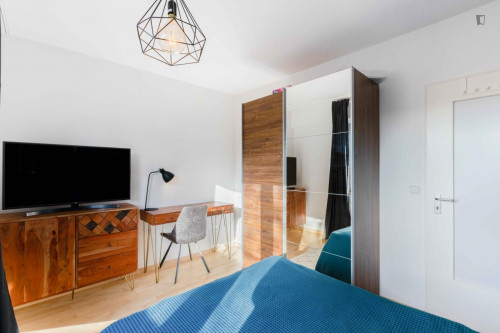 Bright double bedroom in Sülz