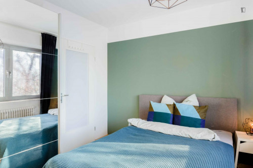 Bright double bedroom in Sülz