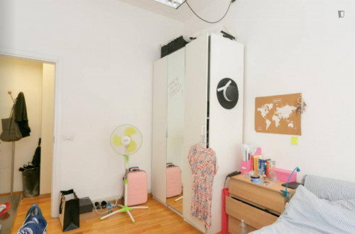 Double bedroom in a 4-bedrooms apartment - Gallery - 5