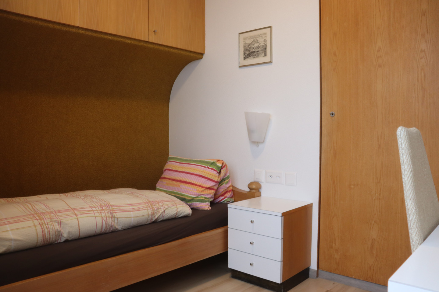  Private Room With Shared Bathroom  -  Vibrant Cozy House  - Gallery -  9