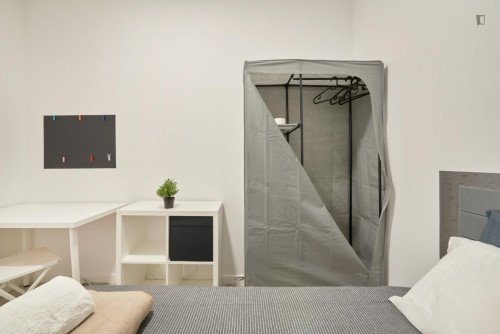 Inviting single bedroom in student-popular Arroios - Gallery - 6