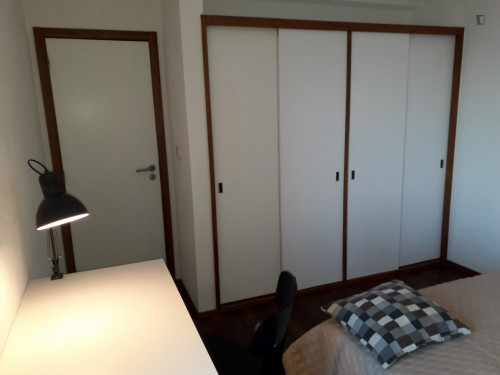 Very nice double bedroom in Paço de Arcos - Gallery - 16