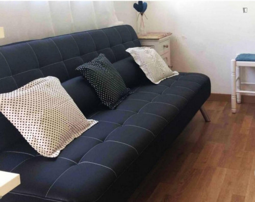 Cosy 1-bedroom house 15m walking to NOVA SBE